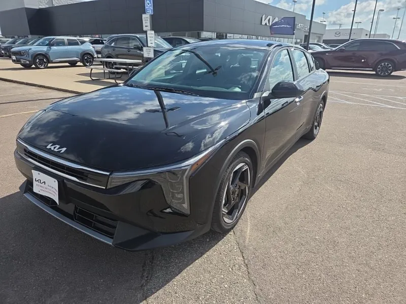 2025 Kia K4 EX in Aurora Black Pearl — front three-quarter view