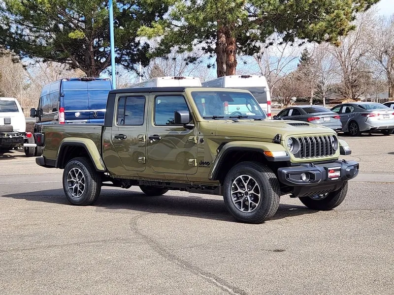 2026 Jeep Gladiator GLADIATOR SPORT S 4X4 in 41 Exterior Paint — front three-quarter view