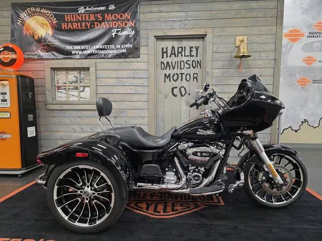 2024 Harley-Davidson® FLTRT - Road Glide® 3 — front three-quarter view