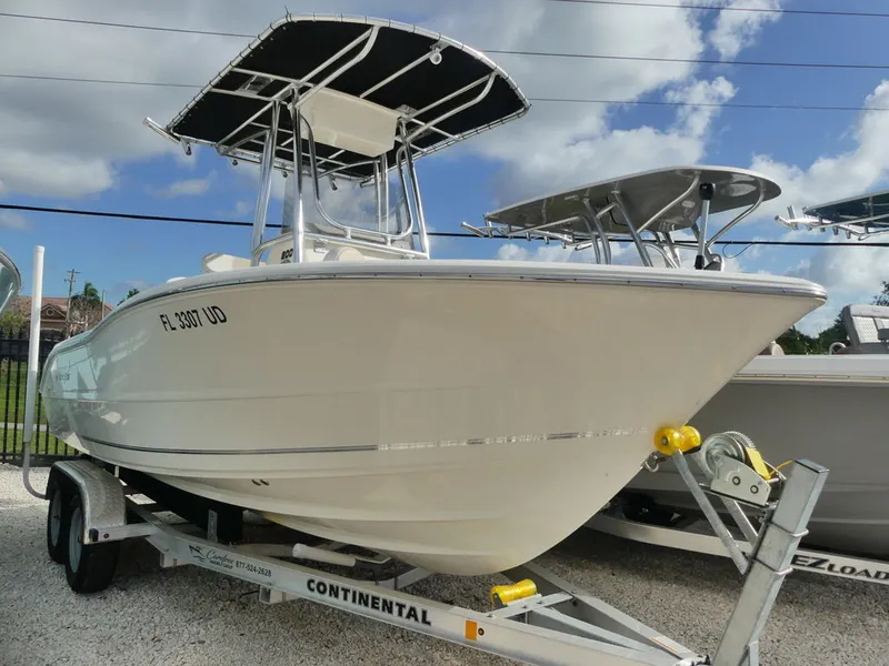 2026 Bulls Bay 200 Center Console — front three-quarter view