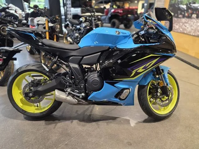 2026 Yamaha YZF-R7 — front three-quarter view