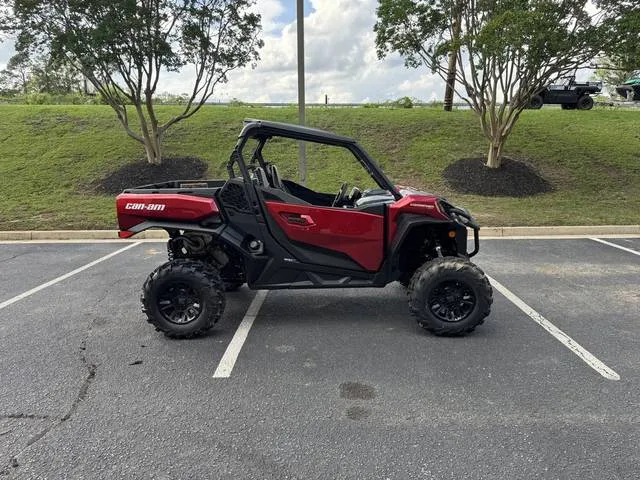 2026 Can-Am® Commander XT 1000R — front three-quarter view