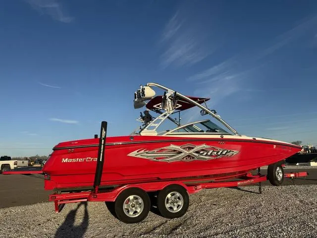 2005 MasterCraft XSTAR — front three-quarter view