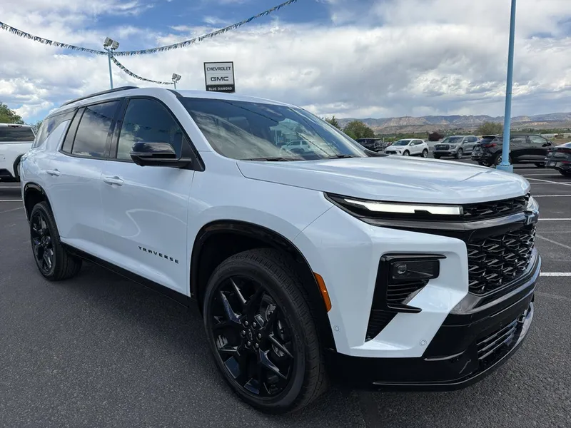 2026 Chevrolet Traverse RS in Polar White Tricoat — front three-quarter view