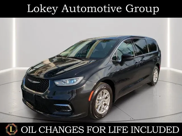 2023 Chrysler Pacifica Touring L in Brilliant Black Crystal Pearlcoat — front three-quarter view