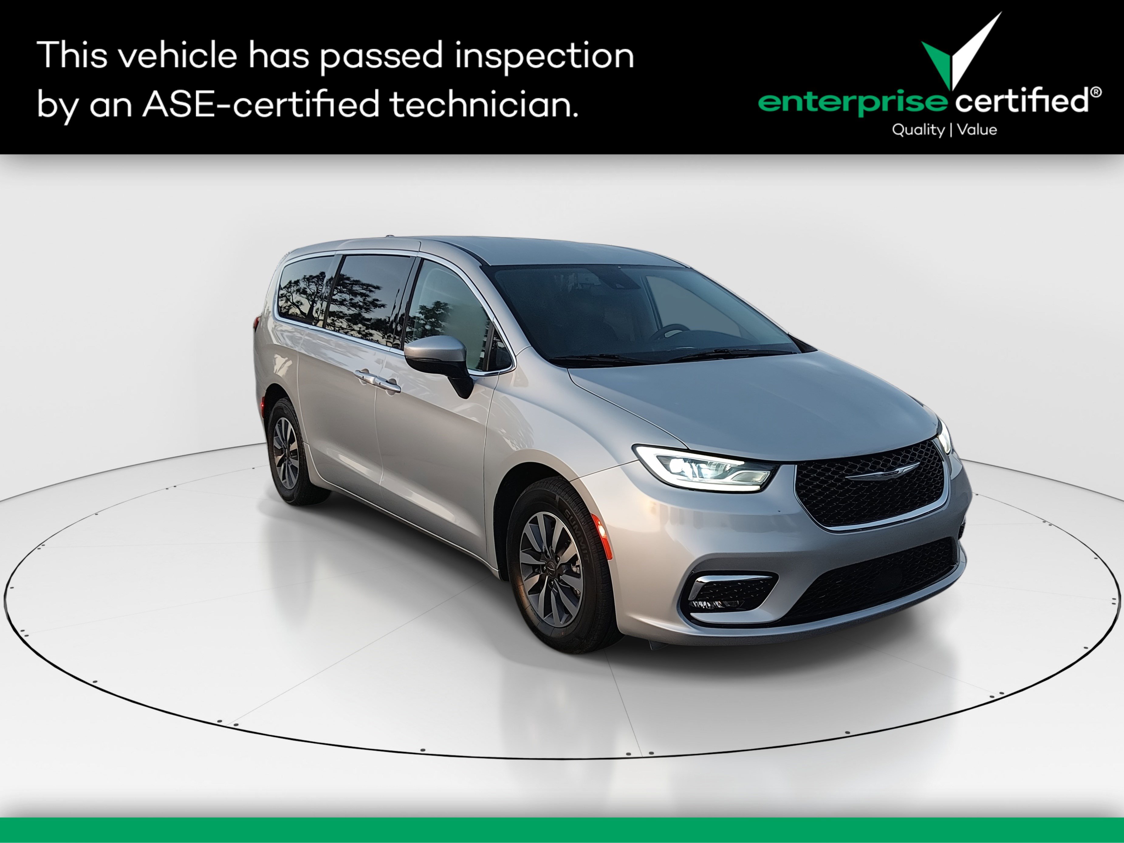 2023 Chrysler Pacifica Hybrid Touring L FWD — front three-quarter view