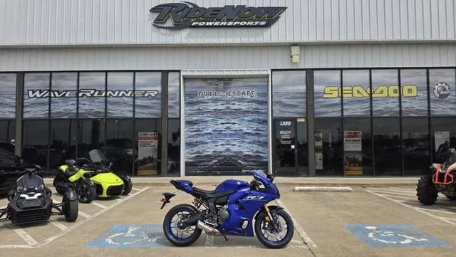2026 Yamaha YZF-R7 — front three-quarter view
