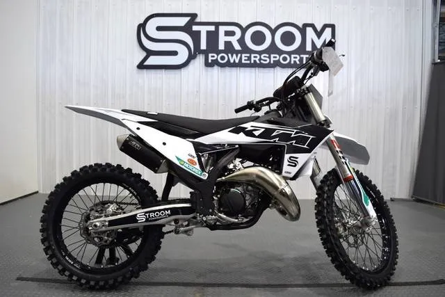 2024 KTM 125 SX — front three-quarter view