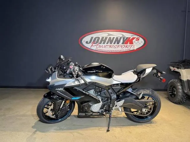 2026 CFMOTO 675SS — front three-quarter view