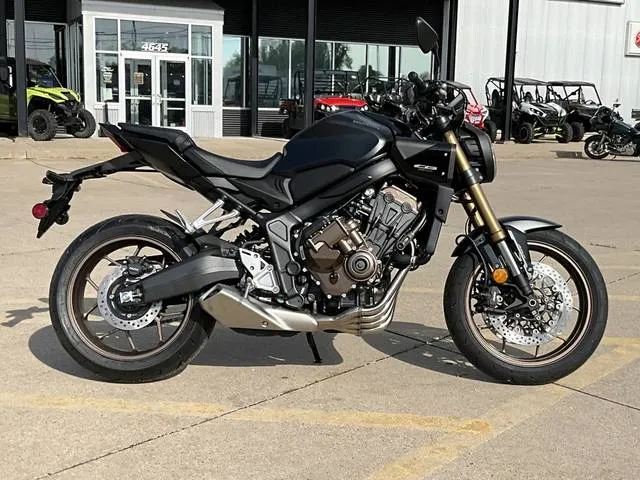 2026 Honda® CB650R E-Clutch — front three-quarter view