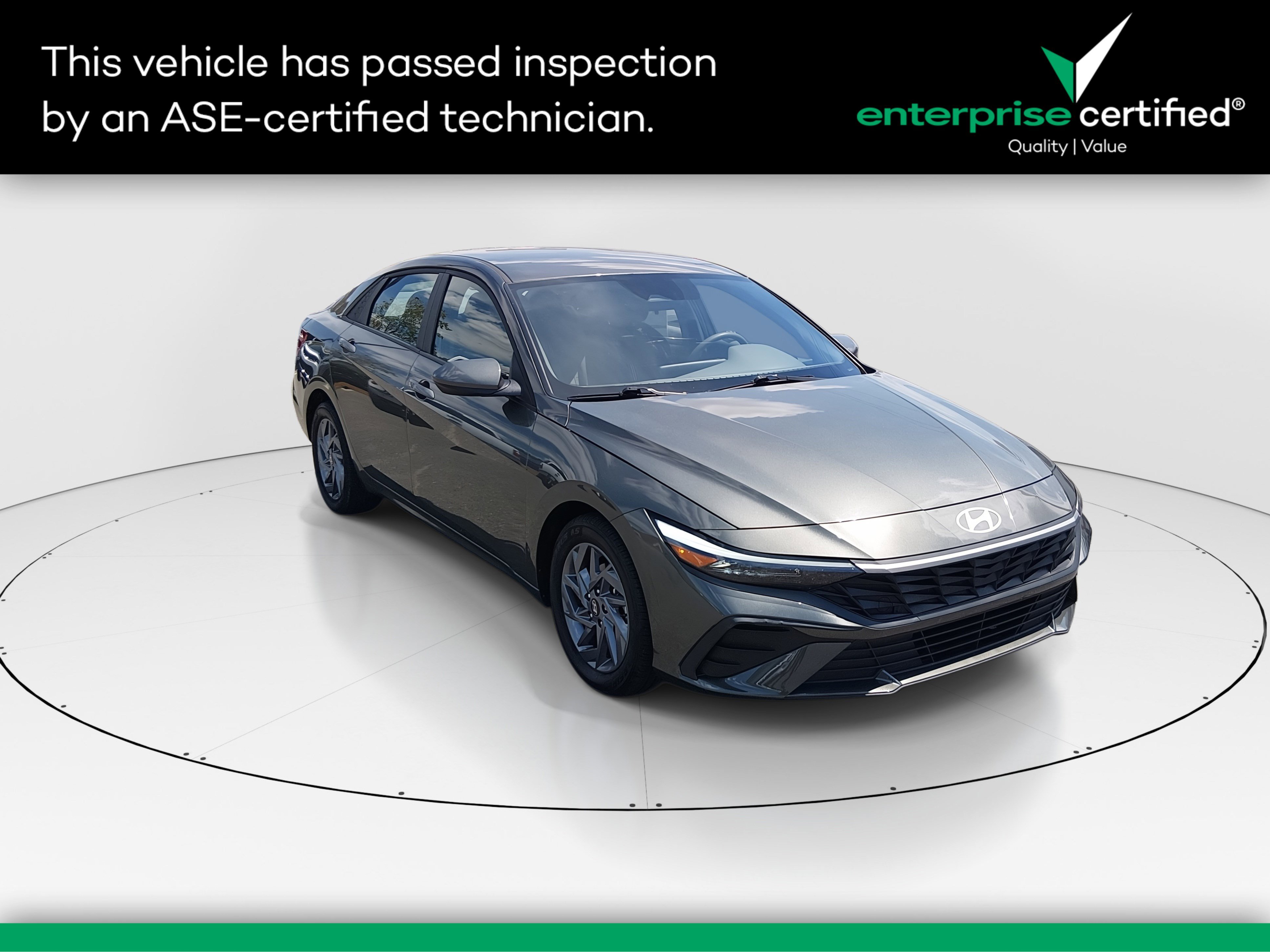 2024 Hyundai Elantra SEL IVT — front three-quarter view