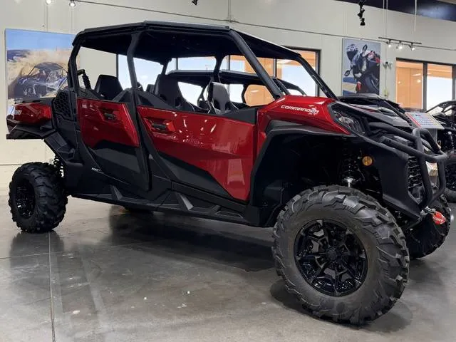2026 Can-Am® Commander MAX XT 700 — front three-quarter view