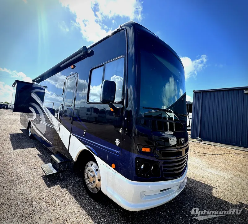 2018 Fleetwood Bounder — front three-quarter view