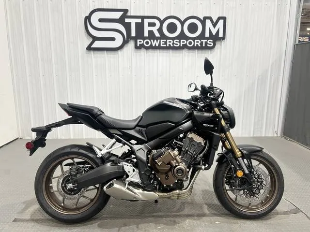 2026 Honda® CB650R E-Clutch — front three-quarter view