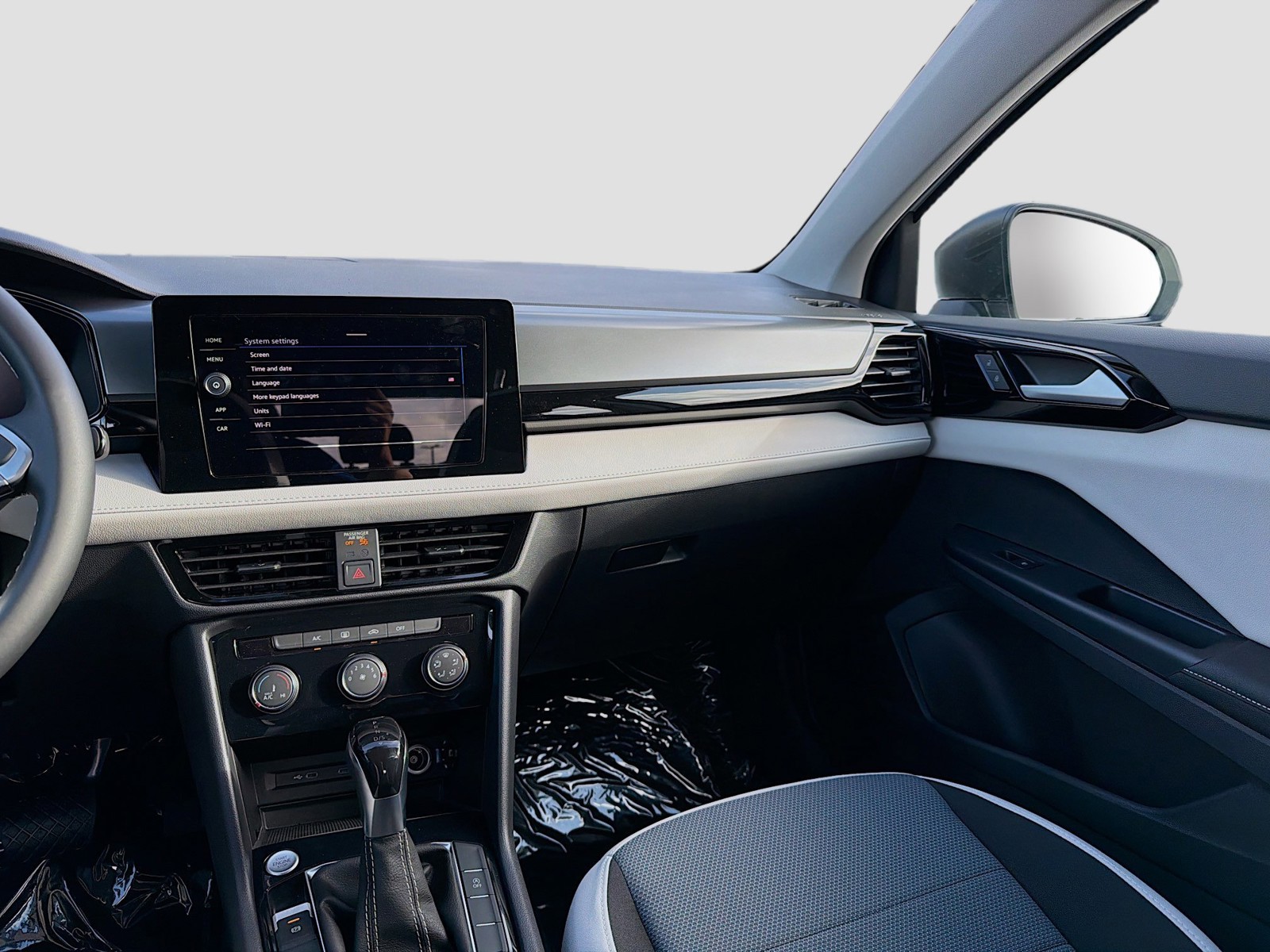 2026 Volkswagen Taos — photo 18 view