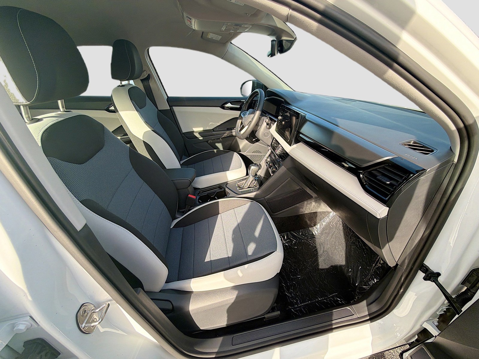 2026 Volkswagen Taos — photo 22 view