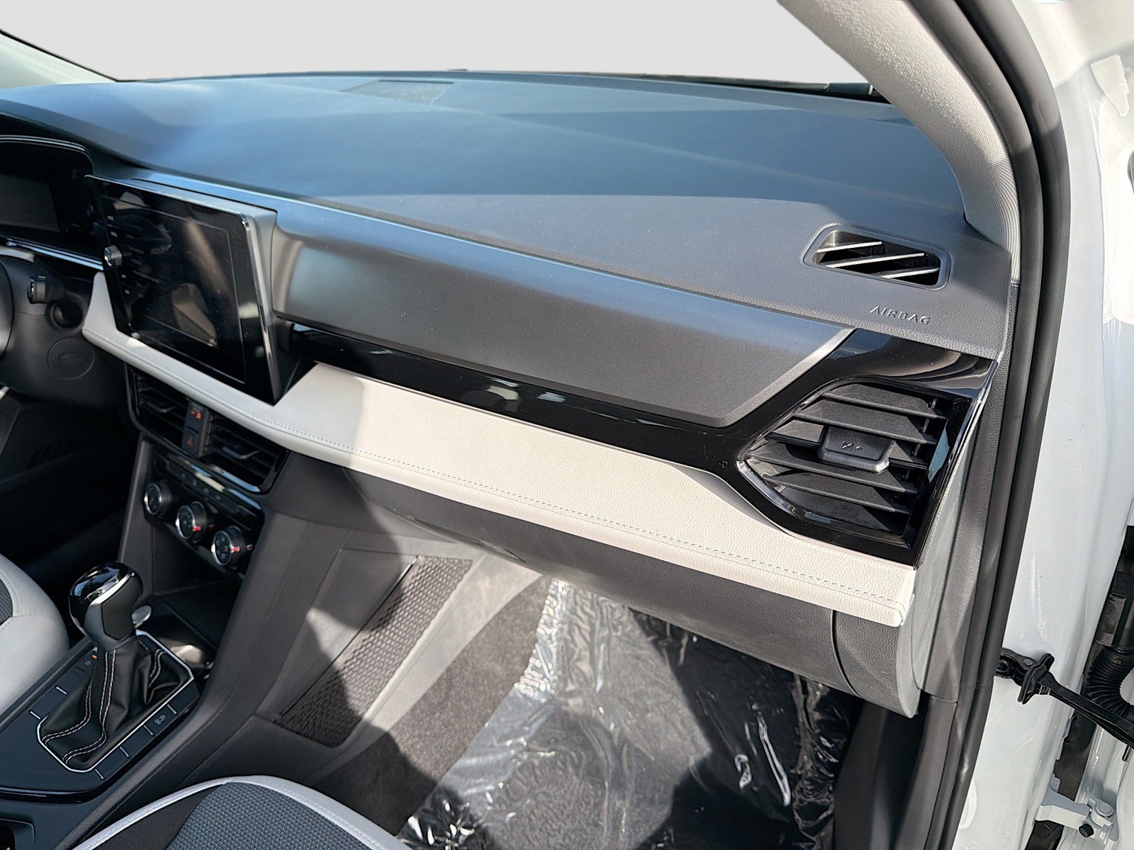 2026 Volkswagen Taos — photo 23 view