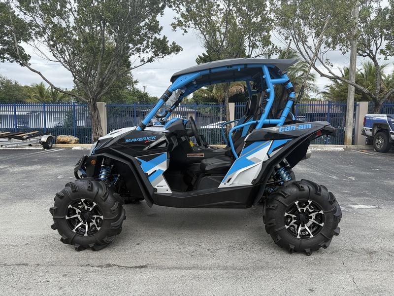2017 Can-Am Maverick X mr 1000R Hyper Silver & Octane Blue