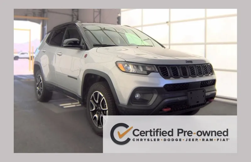 2025 Jeep Compass Trailhawk 4x4 in Silver Zynith Metallic Clearcoat — front three-quarter view