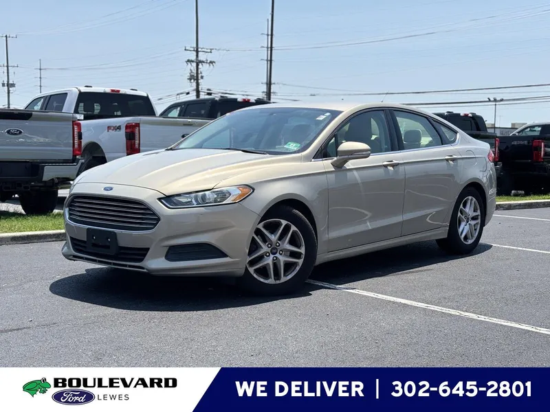 2015 Ford Fusion SE in Tectonic — front three-quarter view