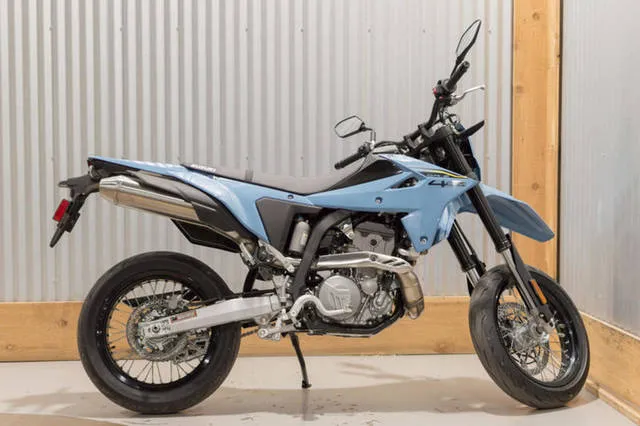 2025 Suzuki DR-Z4SM — front three-quarter view