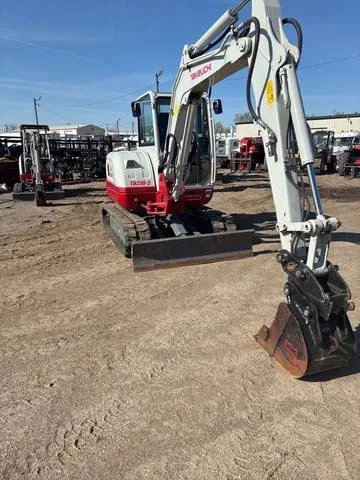 2024 Takeuchi TB250-2 — front three-quarter view