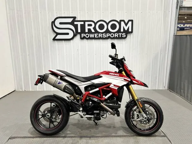 2016 Ducati Hypermotard 939 SP — front three-quarter view