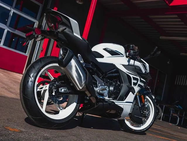 2026 CFMOTO 450SS — front three-quarter view