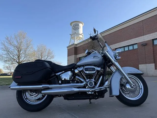 2023 Harley-Davidson® FLHCS - Heritage Classic — front three-quarter view