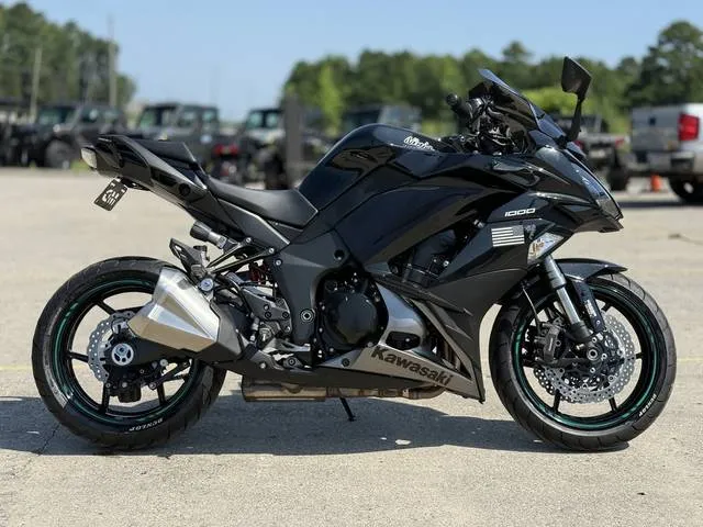 2018 Kawasaki Ninja® 1000 ABS — front three-quarter view