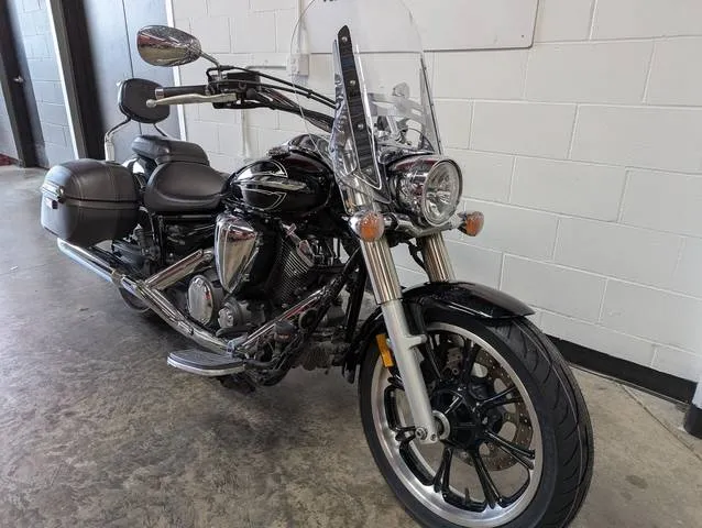 2012 Yamaha V Star 950 Tourer — front three-quarter view
