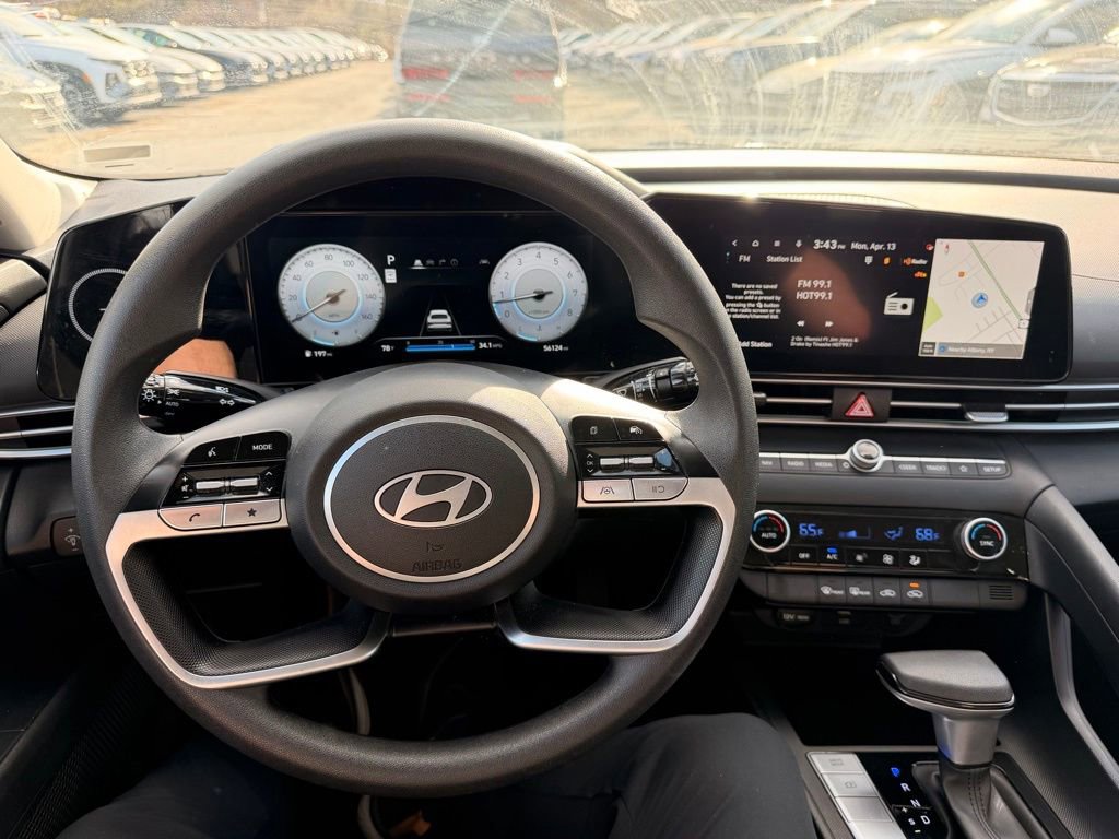 2024 Hyundai Elantra SEL — photo 13 view