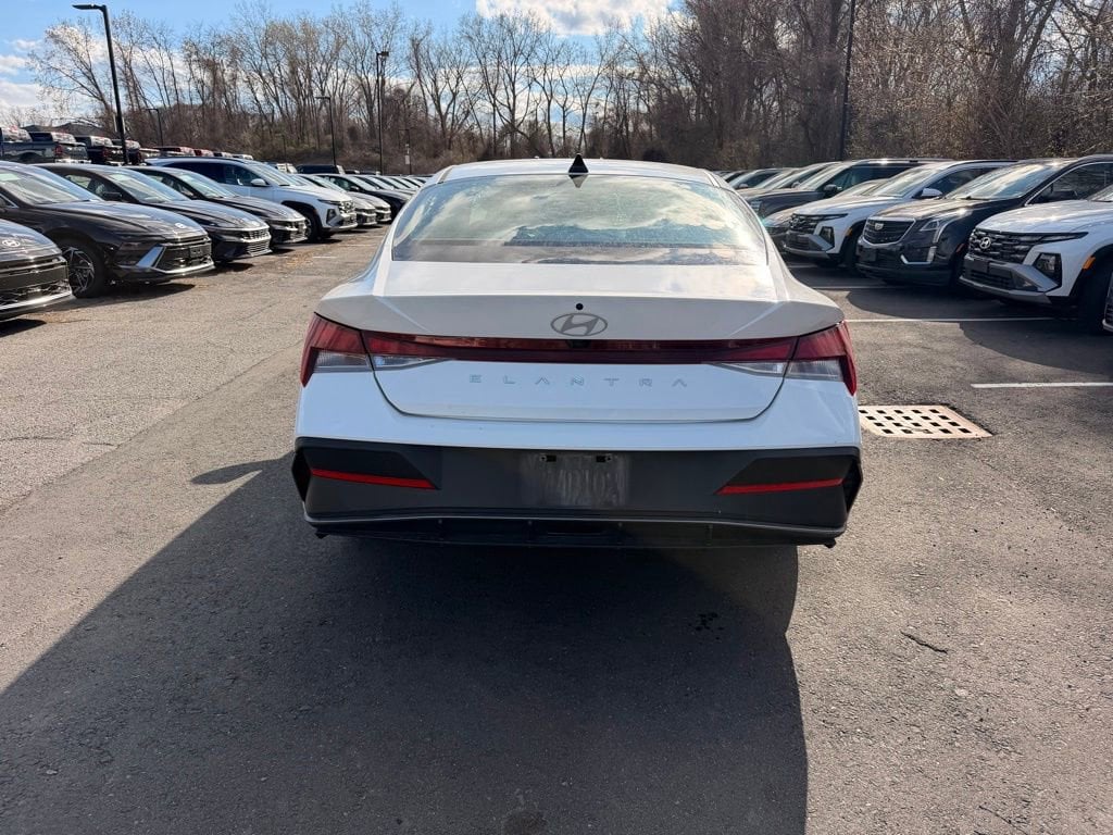2024 Hyundai Elantra SEL — engine compartment view