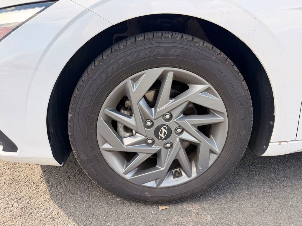 2024 Hyundai Elantra SEL — photo 11 view