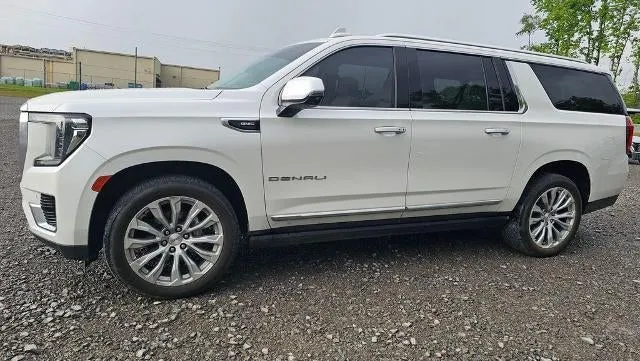 2024 GMC Yukon XL Denali in White Frost Tricoat — front three-quarter view