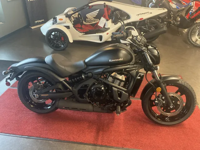 2025 Kawasaki Vulcan® S — front three-quarter view