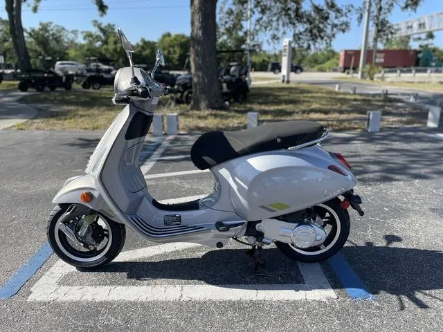 2025 Vespa Primavera 50 — front three-quarter view