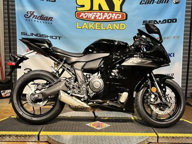 2026 Yamaha YZF-R7 — front three-quarter view