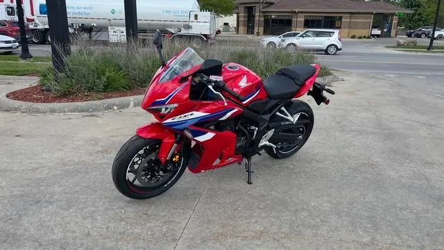 2026 Honda® CBR650R E-Clutch — front three-quarter view