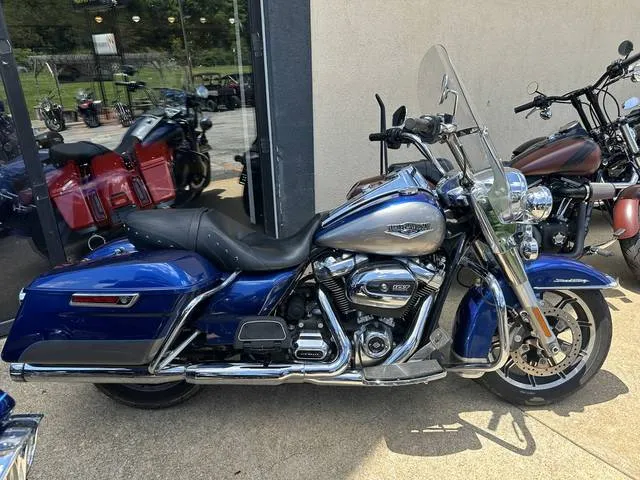 2017 Harley-Davidson® FLHR - Road King® — front three-quarter view