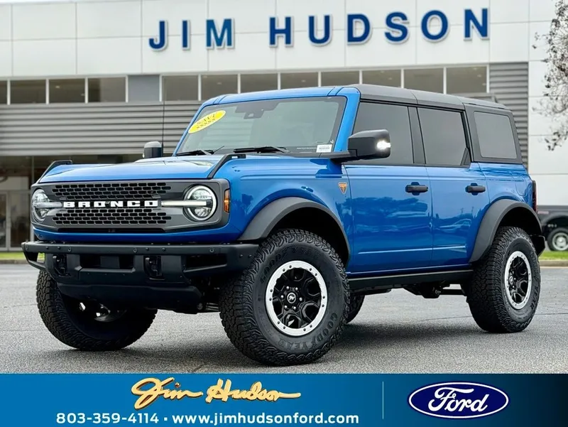 2025 Ford Bronco Badlands in Blue Metallic — front three-quarter view