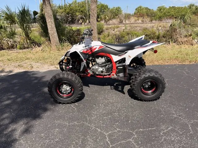 2026 Yamaha YFZ450R SE — front three-quarter view