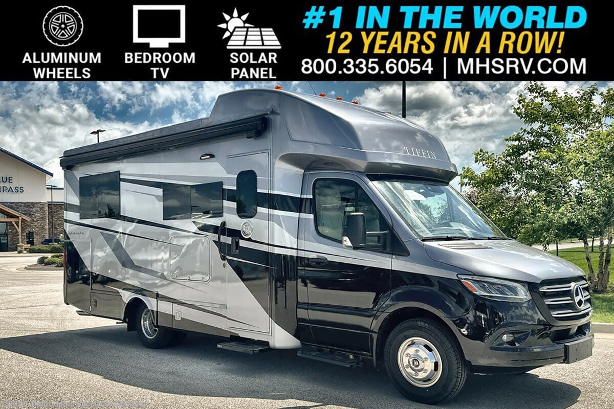 2026 Tiffin Wayfarer — front three-quarter view