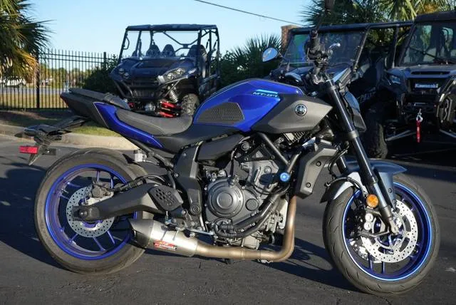2025 Yamaha MT-07 — front three-quarter view