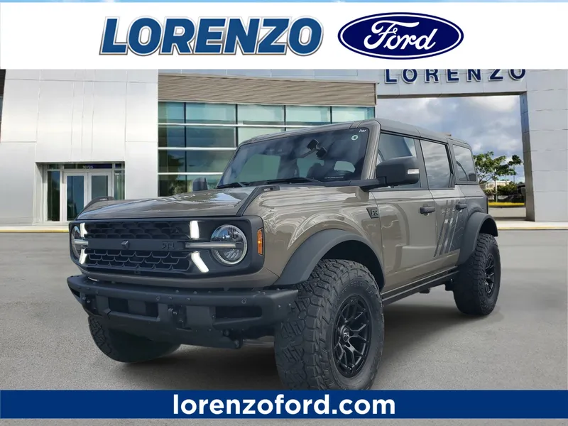 2025 Ford Bronco Badlands in Marsh Gray — front three-quarter view