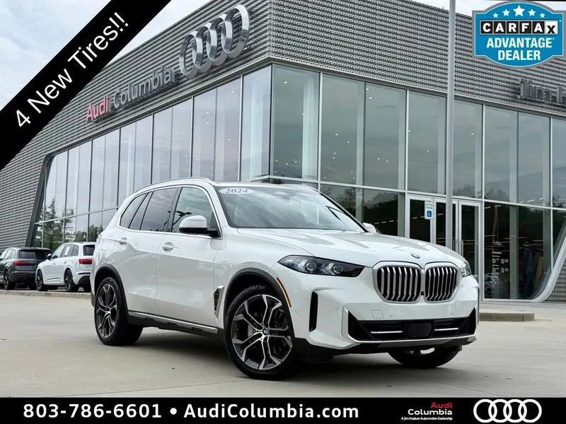 2024 BMW X5 xDrive40i in Alpine White — front three-quarter view
