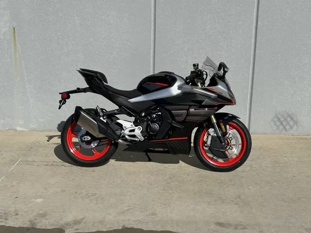 2026 CFMOTO 450SS — front three-quarter view