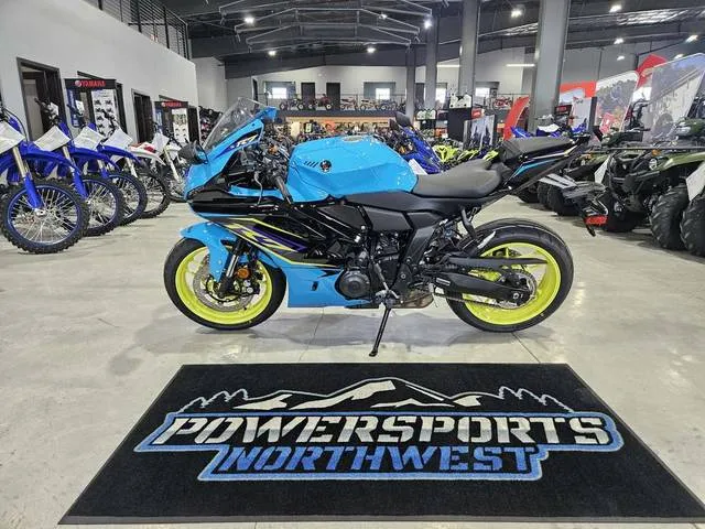 2026 Yamaha YZF-R7 — front three-quarter view