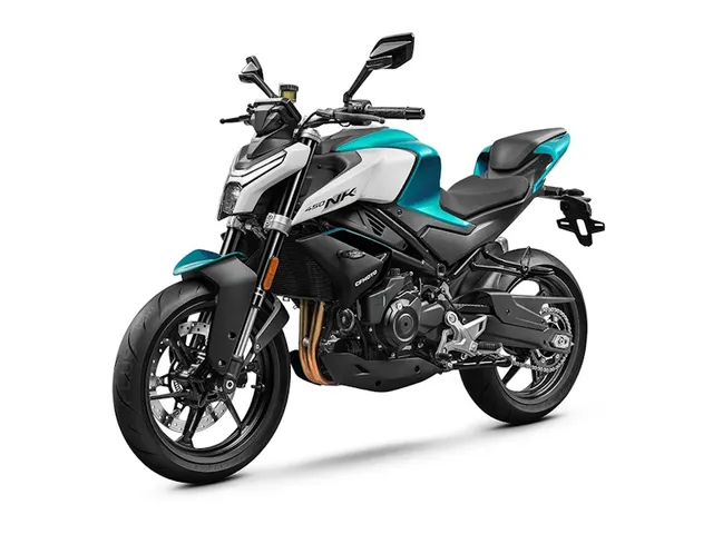2025 CFMOTO 450NK — front three-quarter view
