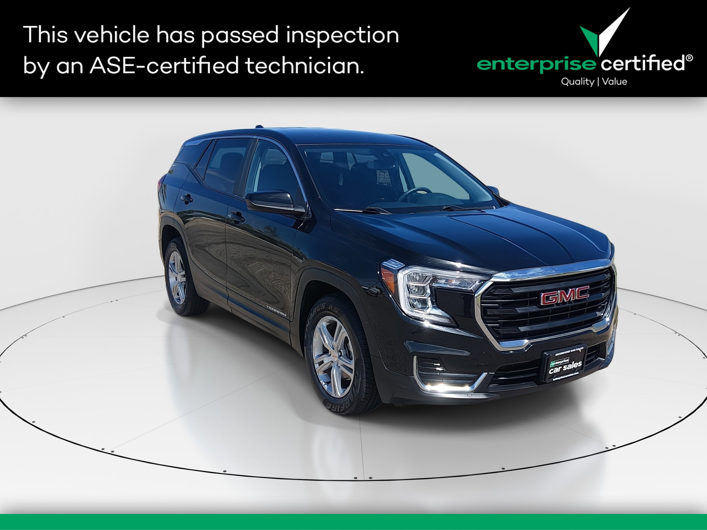 2024 GMC Terrain FWD 4dr SLE — front three-quarter view